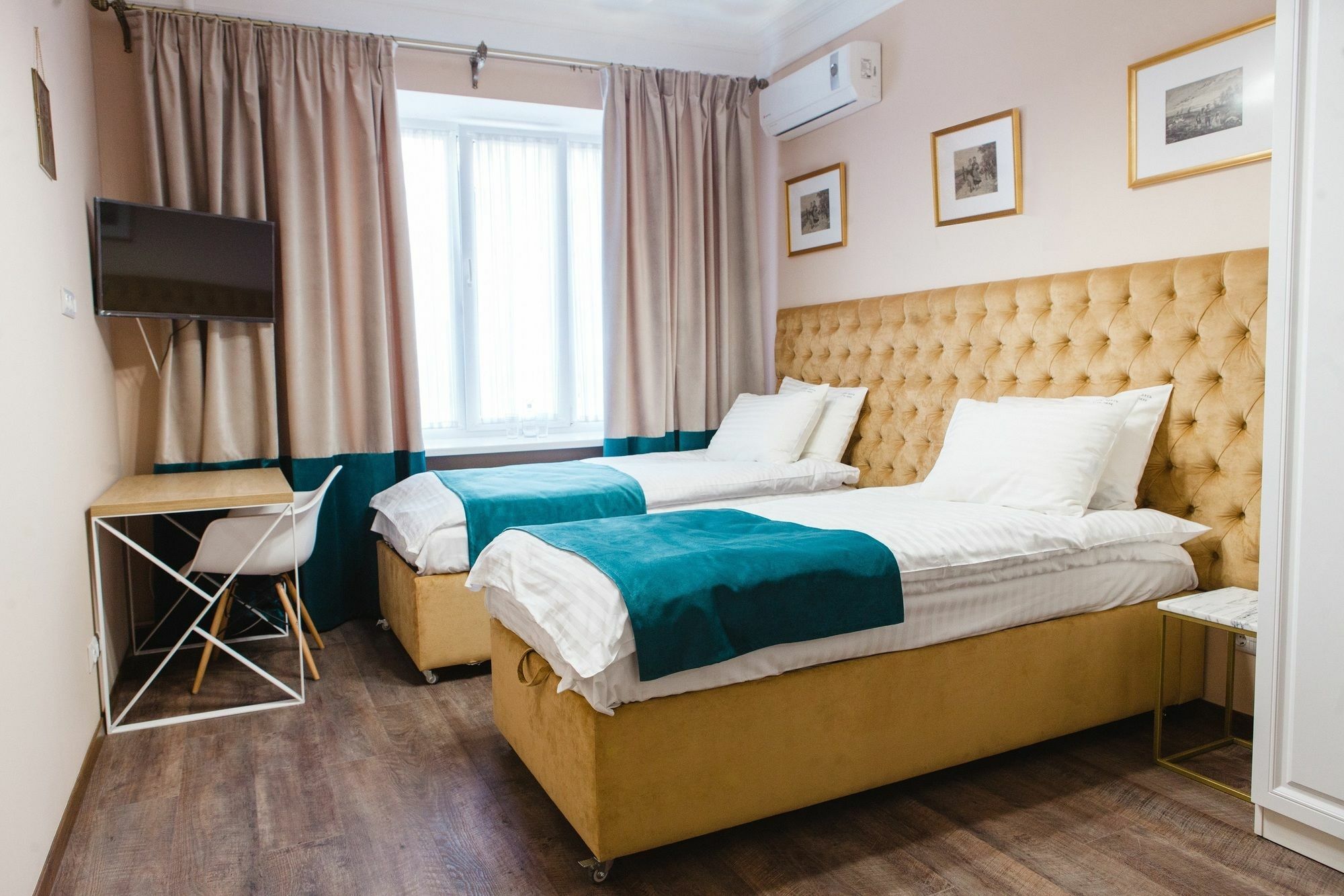 Live.Here.Hotel Kiev Exterior foto